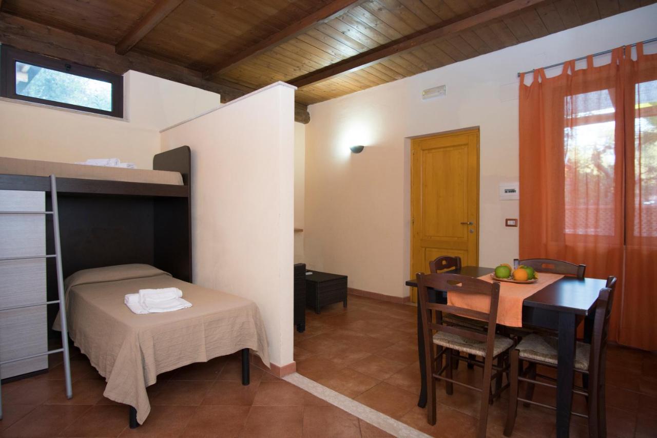 Cala Blanca Villaggio Alberghiero Марина ди Камерота Екстериор снимка